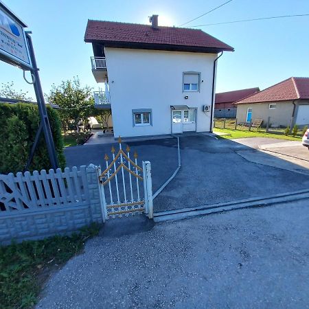 Apartmani Denis Dubrave Gornje エクステリア 写真