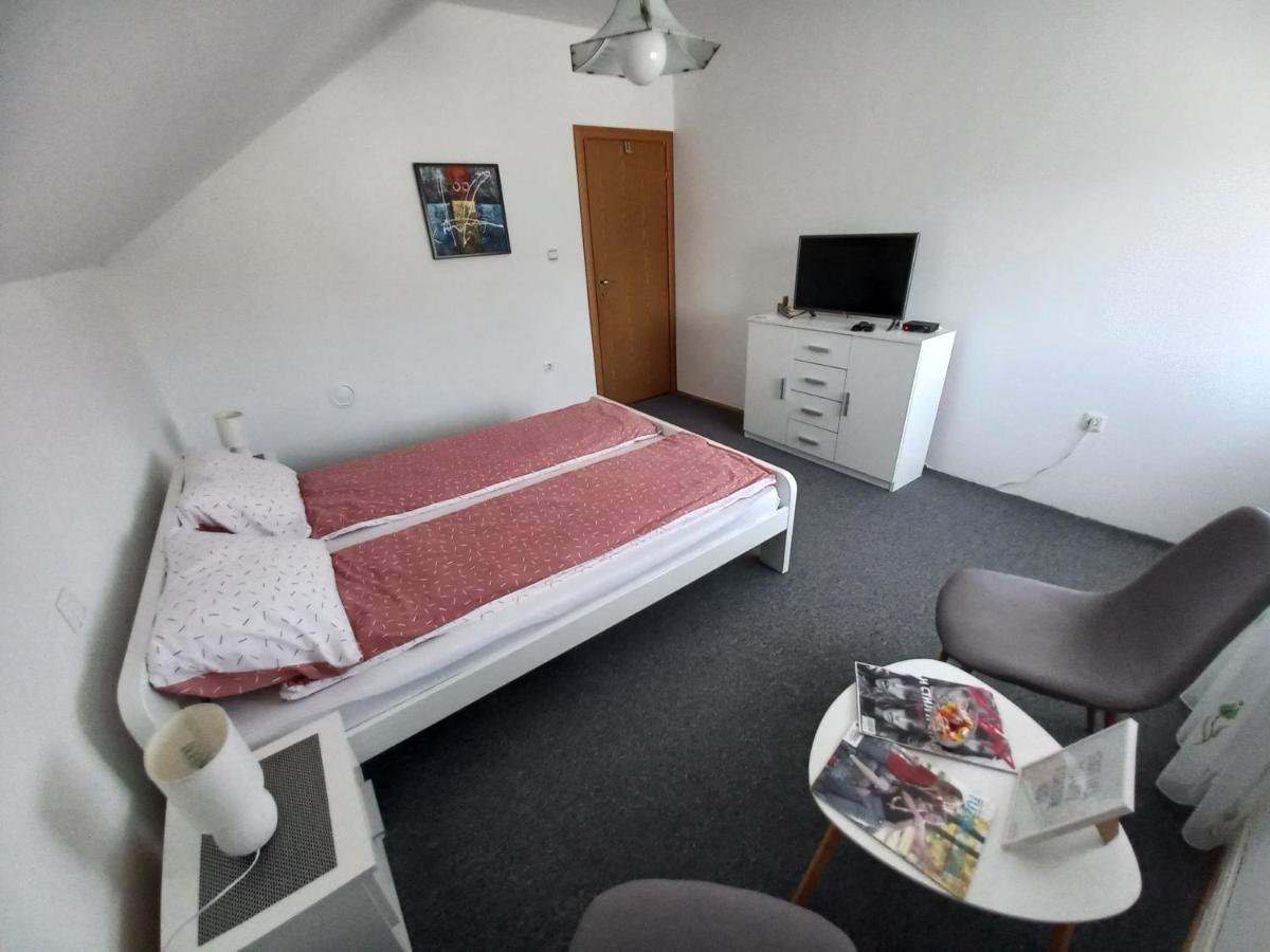 Apartmani Denis Dubrave Gornje エクステリア 写真