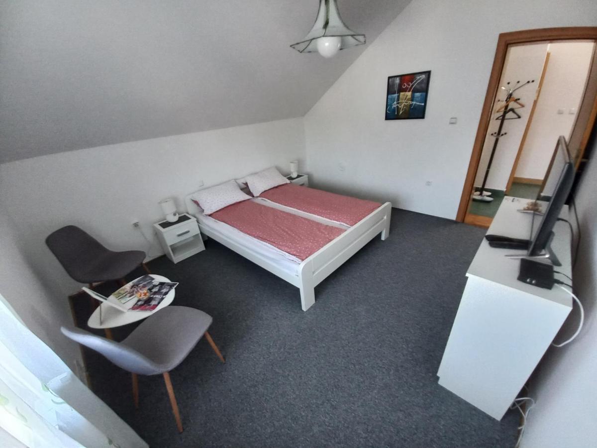 Apartmani Denis Dubrave Gornje エクステリア 写真