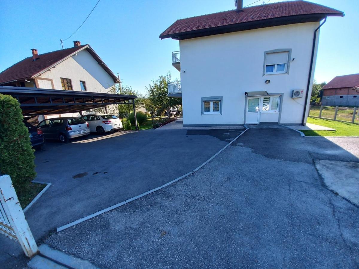 Apartmani Denis Dubrave Gornje エクステリア 写真