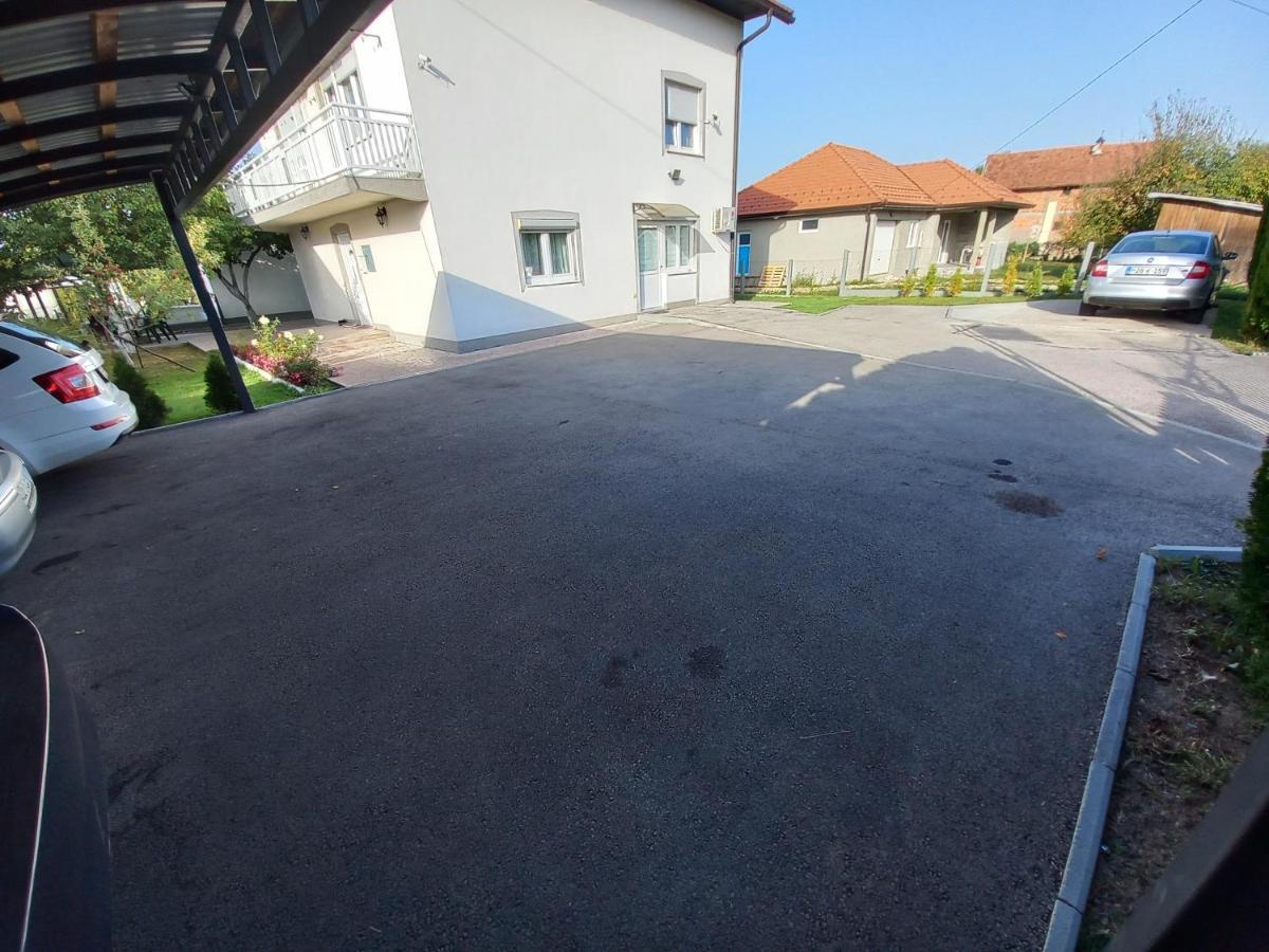 Apartmani Denis Dubrave Gornje エクステリア 写真