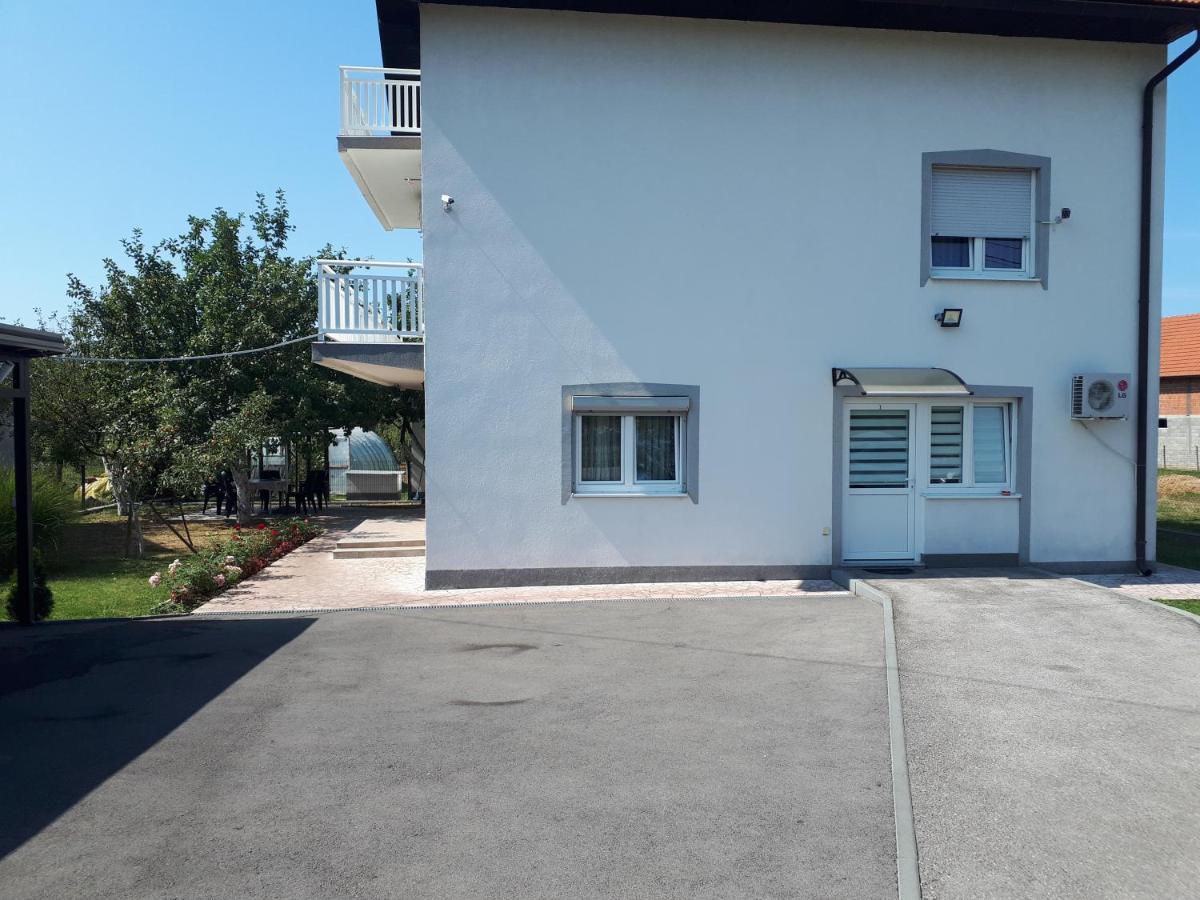 Apartmani Denis Dubrave Gornje エクステリア 写真