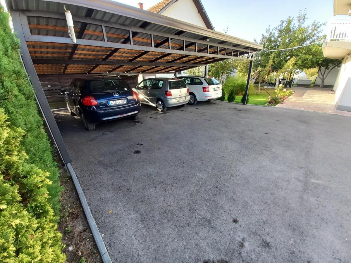 Apartmani Denis Dubrave Gornje エクステリア 写真